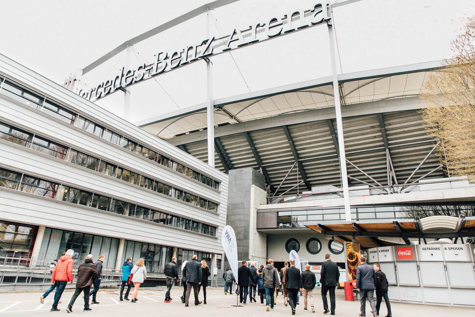 Die Konzeptpartner auf dem Weg in die fulminante Mercedes-Benz-Arena