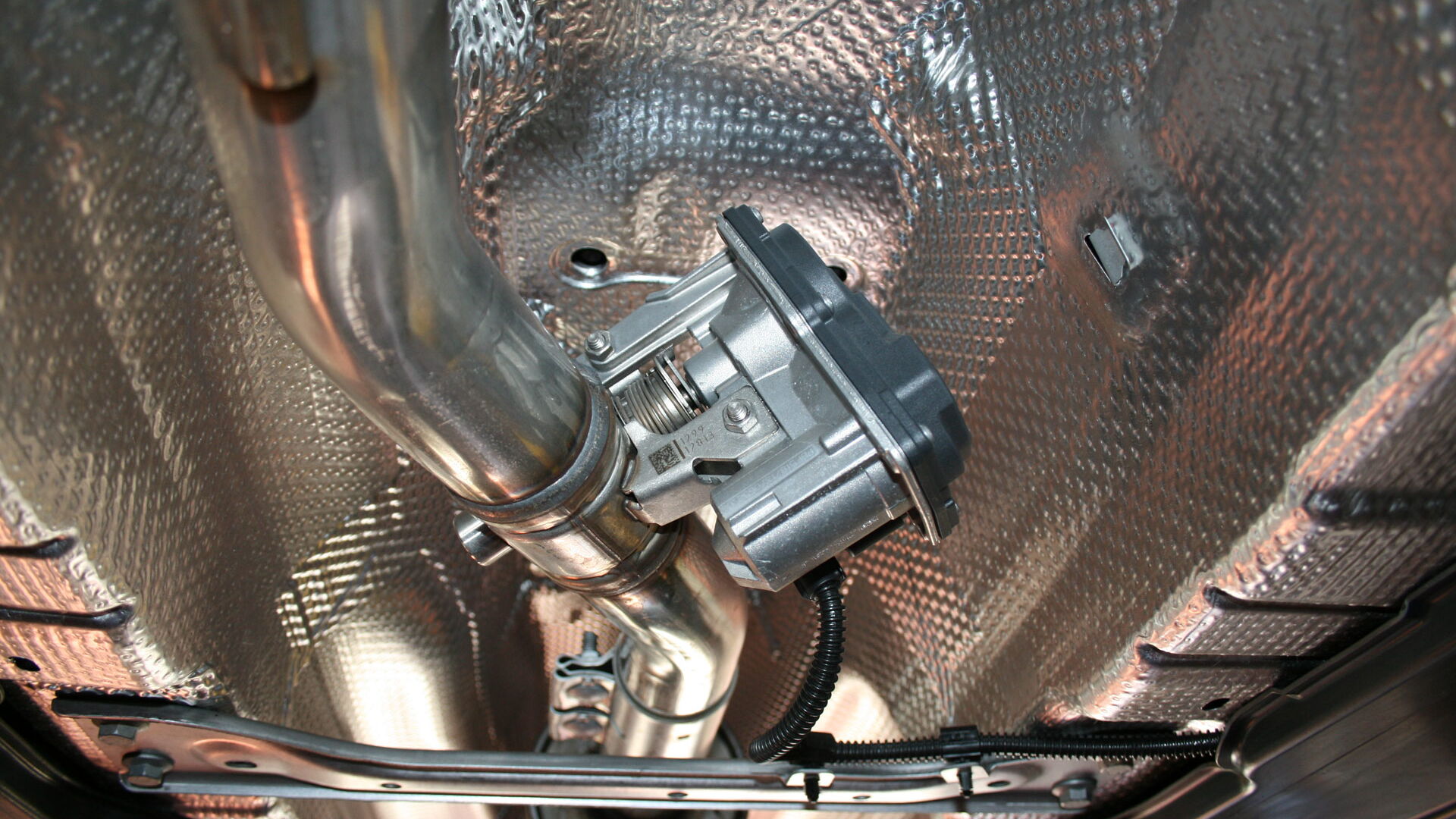 Abgasklappen-Stellmotor auf der Niederdruckseite, nach dem Partikelfilter. Bild: Gerald Schneehage